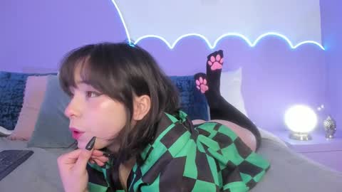 Snapshot of lilou_albrecht chatting on 02-19-25, 02:23 Lilou online show from 02-19-25, 02:23