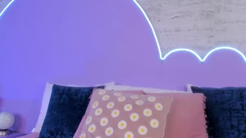 Snapshot of lilou_albrecht chatting on 12-03-25, 12:03 Lilou online show from 12-03-25, 12:03