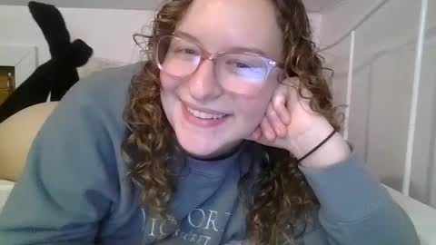 Snapshot of lilpies chatting on 12-19-24, 12:02 LilPies online show from 12-19-24, 12:02