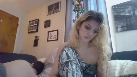 Snapshot of lilvioletxxx chatting on 07-12-26, 08:33 Little Violet online show from 07-12-26, 08:33