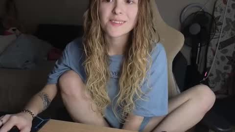 Snapshot of lily_and_jake chatting on 11-25-25, 04:12 lily_and_jake online show from 11-25-25, 04:12