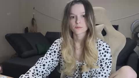 Snapshot of lily_and_jake chatting on 12-01-25, 02:49 lily_and_jake online show from 12-01-25, 02:49