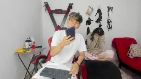 Lily and Lina online show from 12-05-25, 12:14