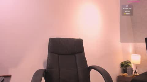 Snapshot of lily_cash1 chatting on 09-17-25, 07:04 lily_cash1 online show from 09-17-25, 07:04
