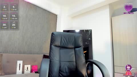 Snapshot of lily_cash1 chatting on 10-18-25, 07:14 lily_cash1 online show from 10-18-25, 07:14