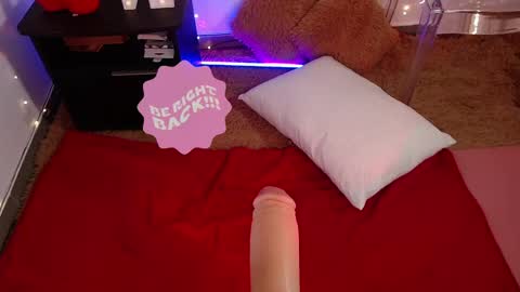 Snapshot of lily_evans_ chatting on 12-20-24, 02:41 just lily online show from 12-20-24, 02:41