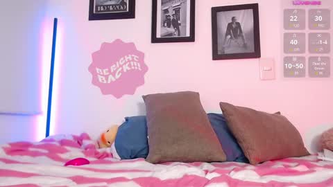 Snapshot of lily_evans_ chatting on 01-16-25, 01:16 just lily online show from 01-16-25, 01:16