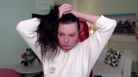 Lily online show from 11-21-25, 04:44