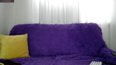 Snapshot of lily_litle chatting on 03-08-25, 02:08 Lily Litle online show from 03-08-25, 02:08