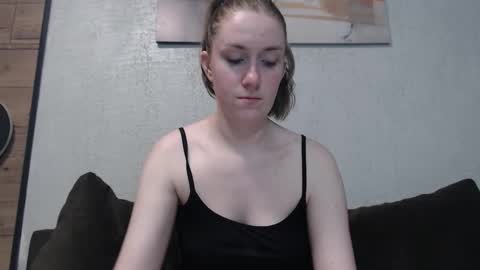 lily_love_x online show from 09-28-25, 12:27