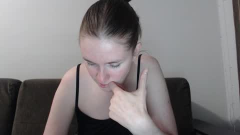 lily_love_x online show from 10-02-25, 11:23