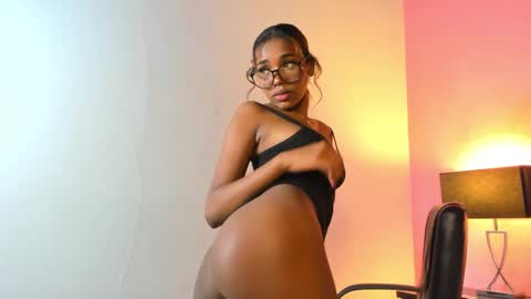 Lily Miiller online show from 02-01-25, 08:05