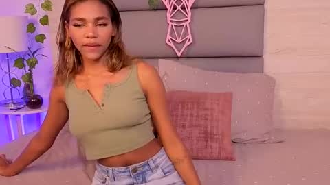 Lily Miiller online show from 11-06-25, 11:26