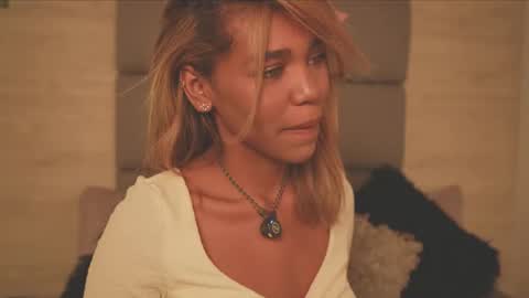 Lily Miiller online show from 02-10-26, 09:19