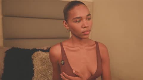 Lily Miiller online show from 02-15-26, 10:06