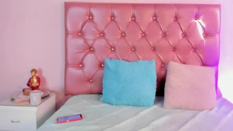 lily_rose0 online show from 04-08-26, 09:26