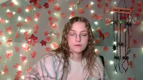 small lily online show from 10-23-25, 05:12