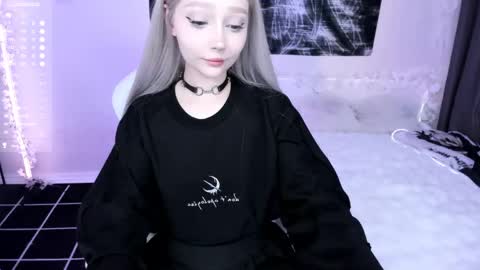 Lily online show from 05-19-26, 01:56