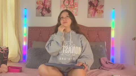Snapshot of lilygamer1 chatting on 09-27-25, 12:43 Lily online show from 09-27-25, 12:43