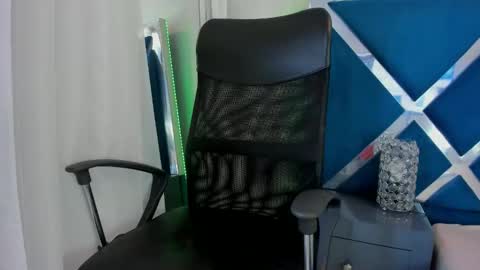 Snapshot of lilygloww chatting on 03-09-26, 01:37 Sweetie Lily online show from 03-09-26, 01:37