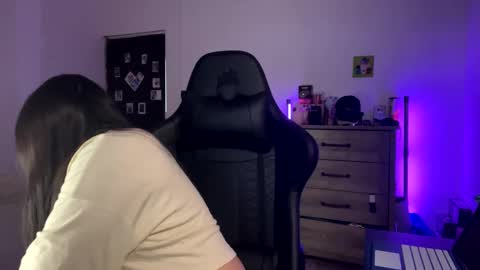 Lily online show from 05-26-26, 07:21