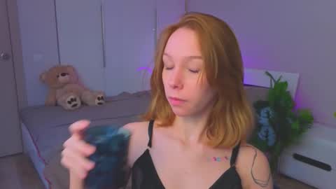 Snapshot of lilylisy chatting on 11-21-25, 01:10 lilylisy online show from 11-21-25, 01:10