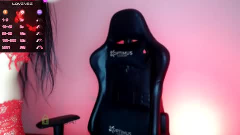 Snapshot of lilylouisee_ chatting on 02-16-25, 08:33 Liliana louise online show from 02-16-25, 08:33