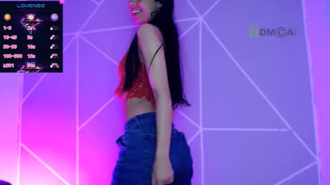 Snapshot of lilylouisee_ chatting on 09-11-25, 12:33 Liliana louise online show from 09-11-25, 12:33