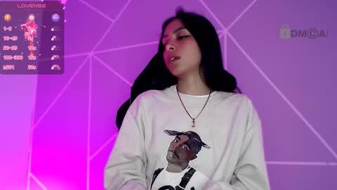 Snapshot of lilylouisee_ chatting on 10-11-25, 03:50 Liliana louise online show from 10-11-25, 03:50