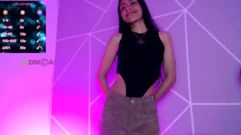 Snapshot of lilylouisee_ chatting on 10-18-25, 08:09 Liliana louise online show from 10-18-25, 08:09