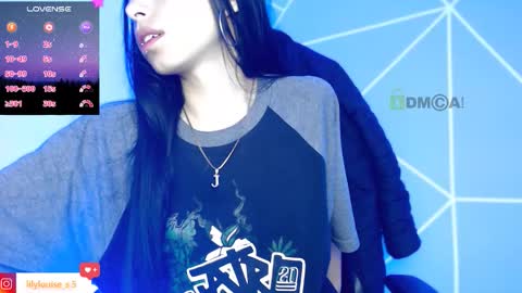 Snapshot of lilylouisee_ chatting on 12-22-25, 02:41 Liliana louise online show from 12-22-25, 02:41