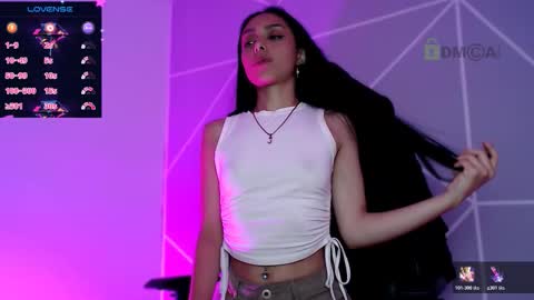 Snapshot of lilylouisee_ chatting on 01-18-26, 08:23 Liliana louise online show from 01-18-26, 08:23