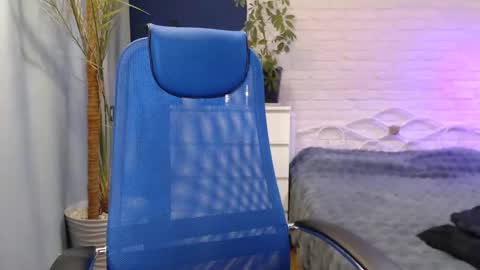 Lily online show from 09-25-25, 07:56