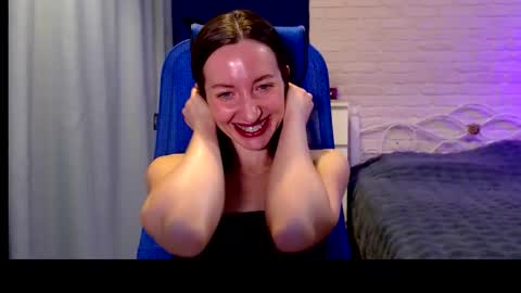 Lily online show from 11-23-25, 06:13