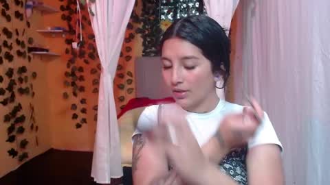 Snapshot of lilymoon_018 chatting on 05-28-26, 12:46 lilymoon_018 online show from 05-28-26, 12:46