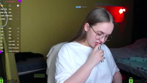 Lily online show from 11-06-25, 06:31