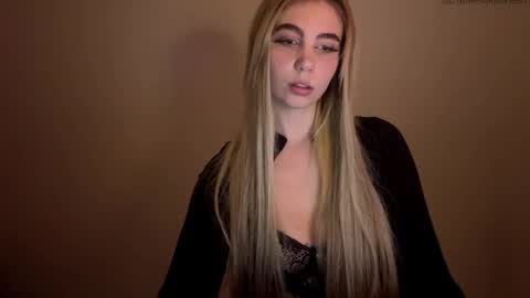 Snapshot of lilysweetgirl chatting on 05-07-26, 06:46 Lily online show from 05-07-26, 06:46