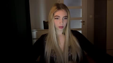 Snapshot of lilysweetgirl chatting on 05-11-26, 04:48 Lily online show from 05-11-26, 04:48