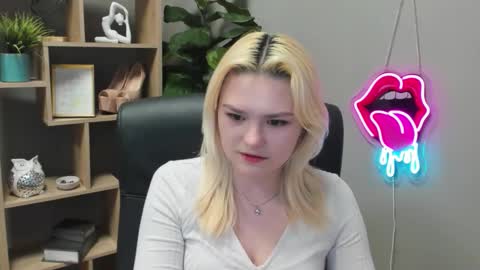 Lily online show from 03-09-26, 07:34