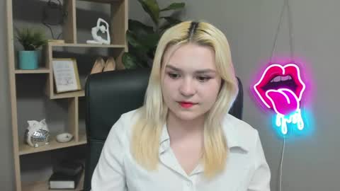 Lily online show from 04-13-26, 06:19