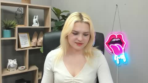 Lily online show from 05-29-26, 07:17
