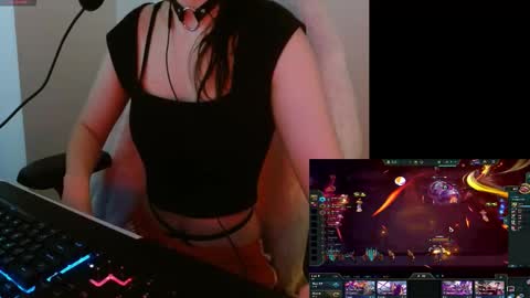 Lily Rone online show from 10-10-25, 08:35