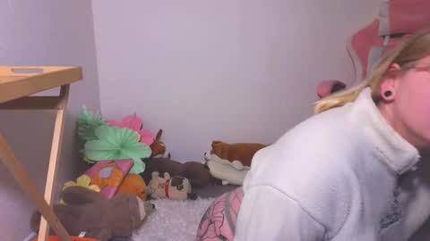 Snapshot of lime_cat chatting on 10-18-25, 01:19 lime cat online show from 10-18-25, 01:19