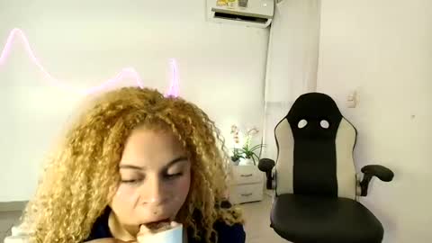 Snapshot of lina_andr chatting on 08-01-26, 02:33 lina_andr online show from 08-01-26, 02:33