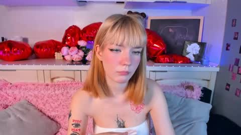 Snapshot of lina_blueeyed chatting on 02-10-25, 11:15 Lina blueeyed GMT3 1100-1700 Mon Wed Thu Sat Sun online show from 02-10-25, 11:15