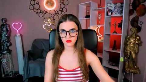 lina_fox12 online show from 10-18-25, 12:28