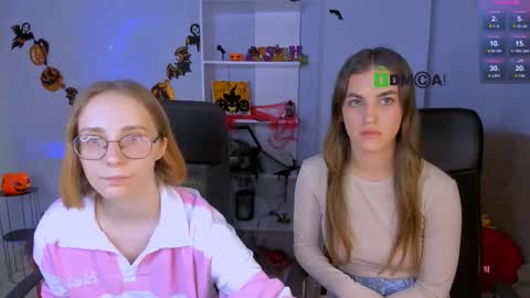 lina_fox12 online show from 10-21-25, 12:17