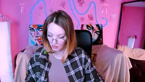 Snapshot of lina_fox12 chatting on 05-18-26, 12:11 lina_fox12 online show from 05-18-26, 12:11