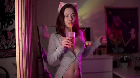 Snapshot of lina_n_kitty chatting on 02-21-26, 04:13 Lina - online show from 02-21-26, 04:13