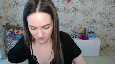 Lina online show from 02-12-25, 09:52